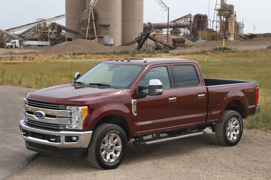  Ford F-250 Super Duty Lariat Crew Cab 2016 года  (фото 1 из 11)